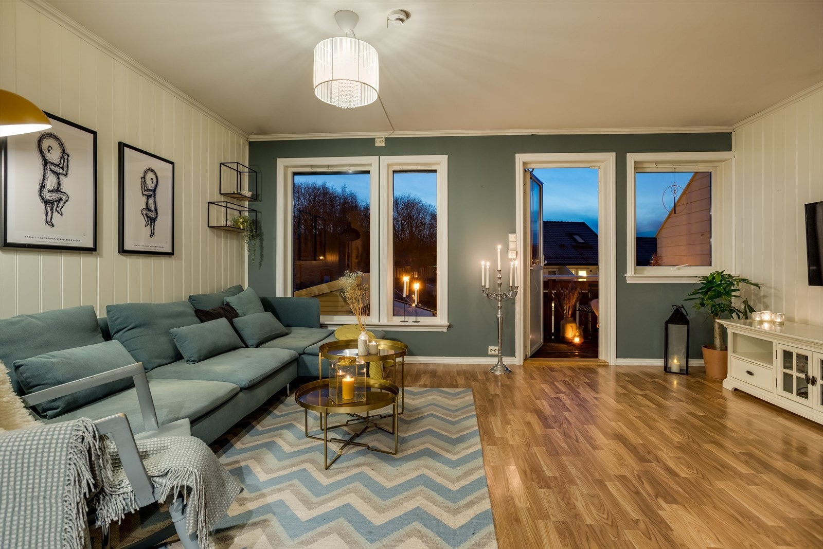 Kveldsbilder viser den lune atmosfæren Galleribilde