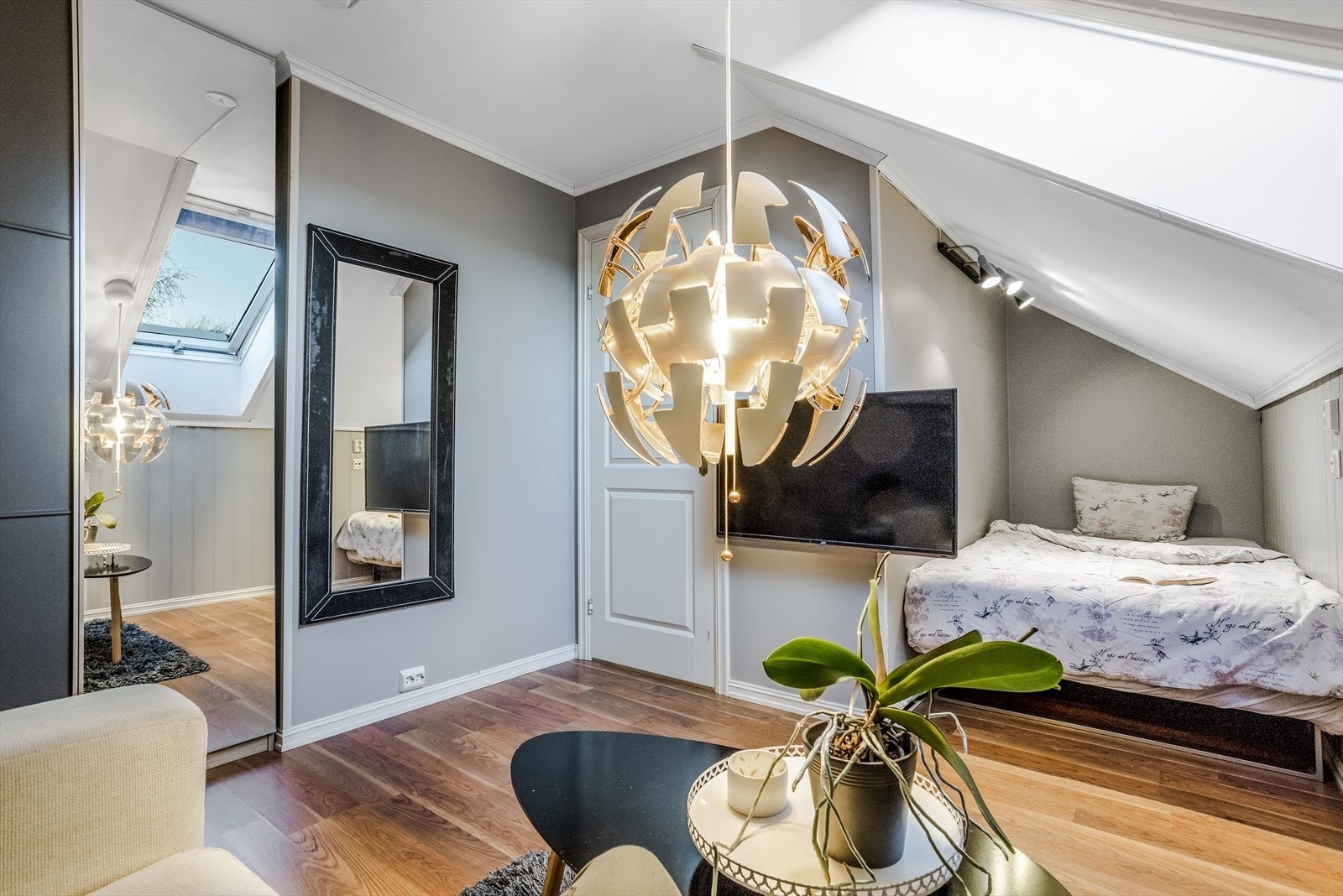 Soverom i loftsetasje Galleribilde