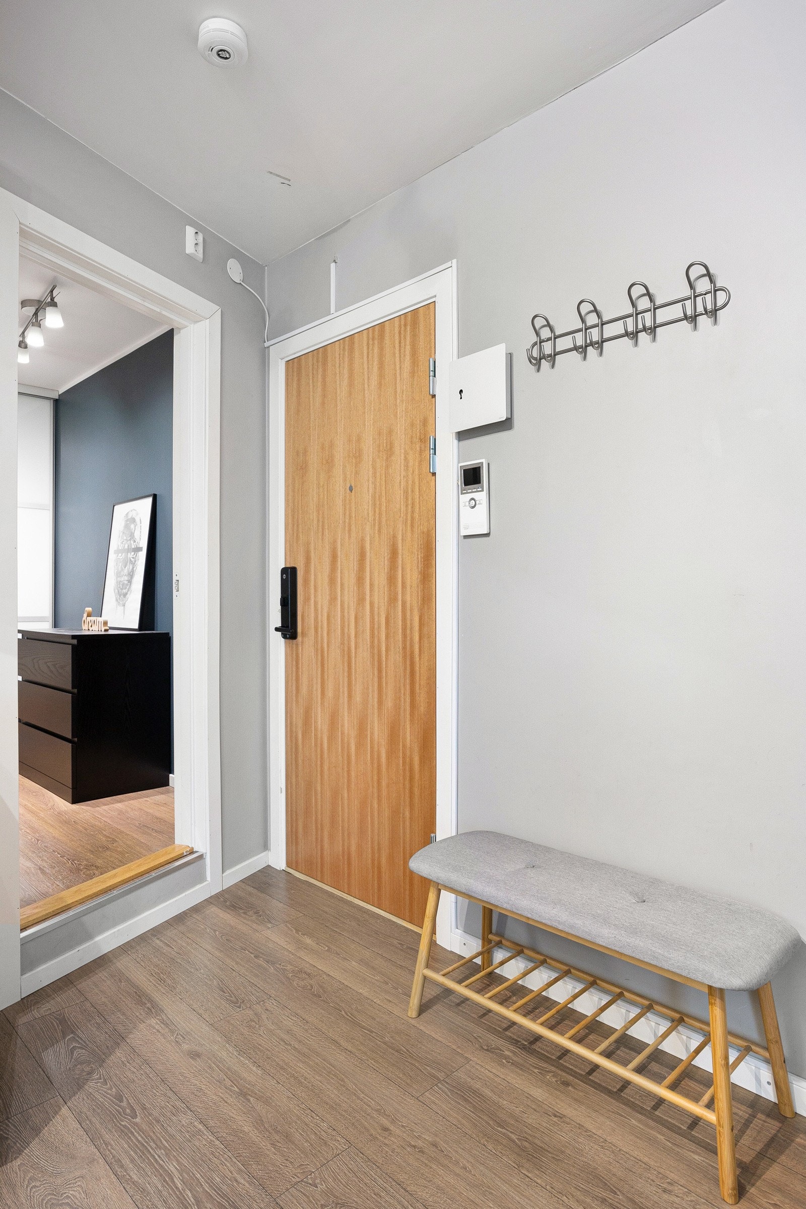 Entré med plass til oppheng av yttertøy. Galleribilde