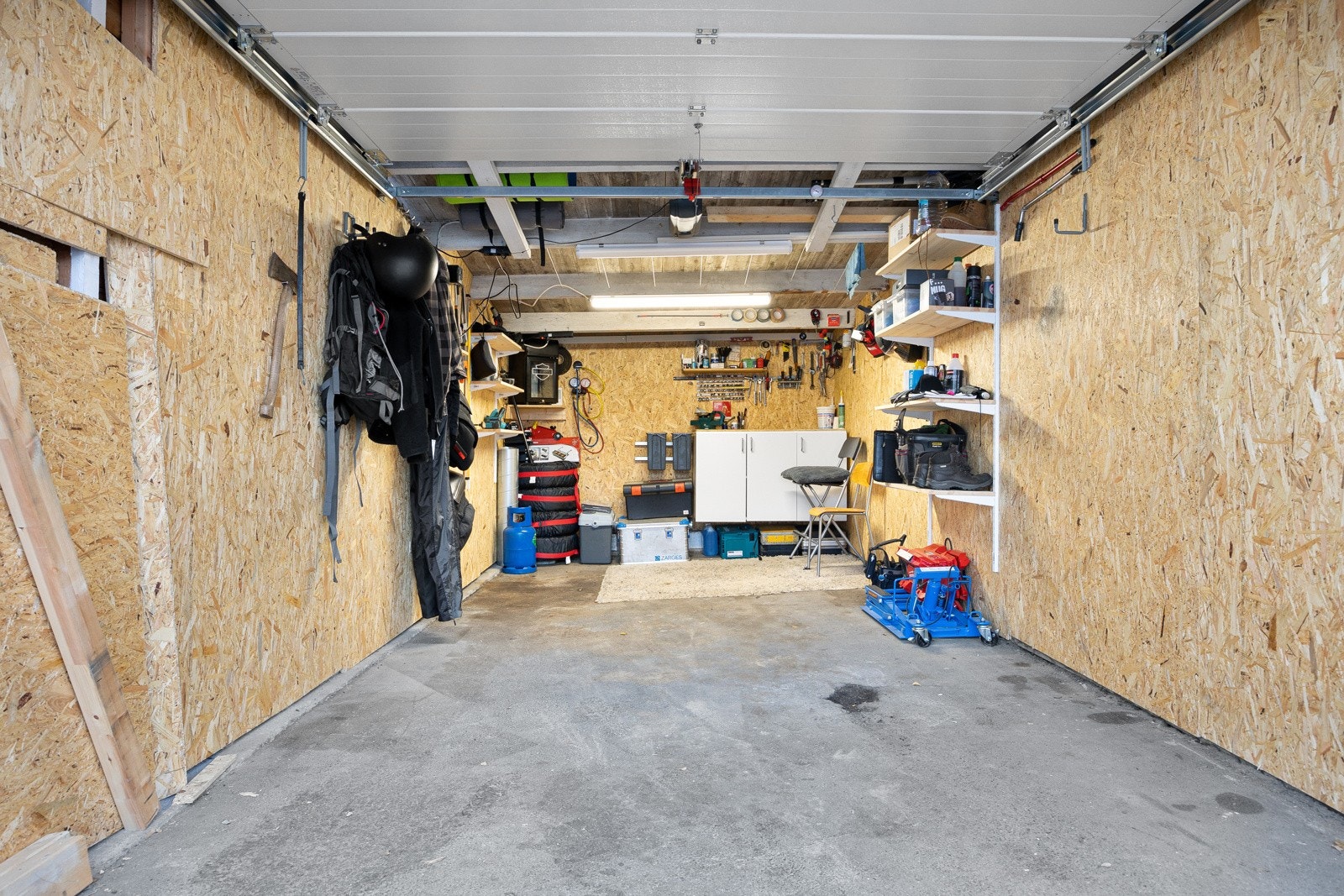 Frittliggende garasjer. Garasje følger med leiligheten. Galleribilde