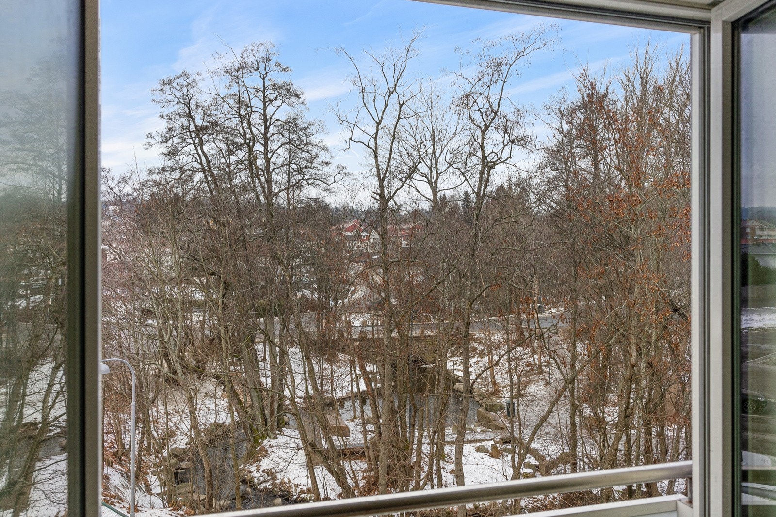 Leiligheten har en umiddelbar nærhet til Alnaelva. Galleribilde