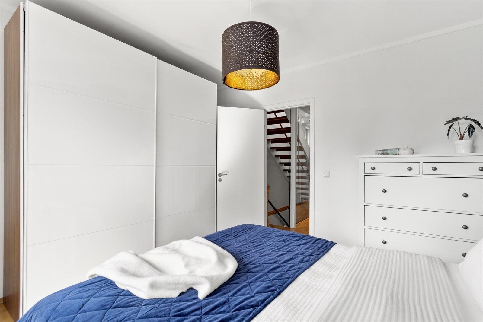 Hovedsoverom på hele 13kvm. Galleribilde