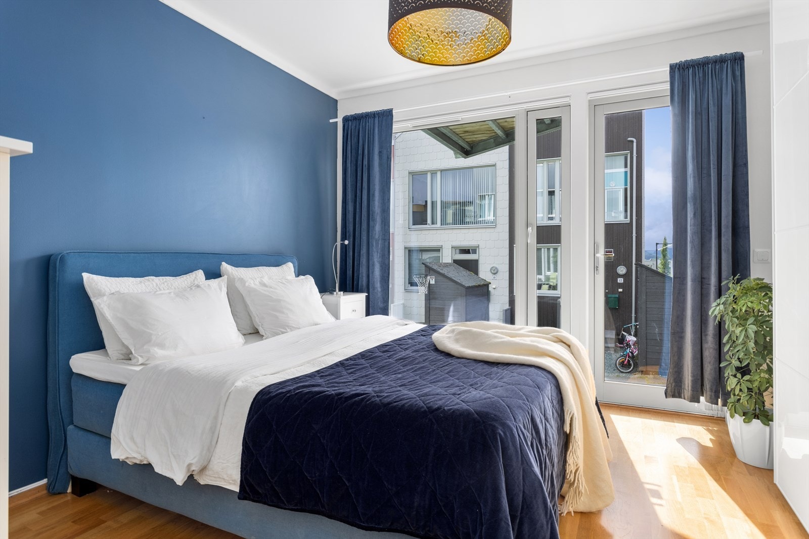 Hovedsoverom med god plass til garderobe. Galleribilde