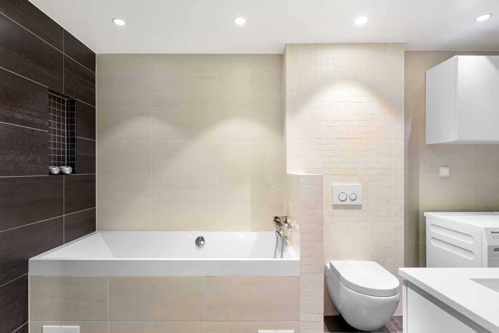 Badet er fra 2012/13 og det er lagt banemembran som er synlig i sluk. Galleribilde