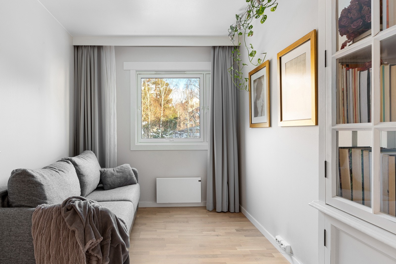 Soverom 3 er i dag innredet som gjesterom med sofa. Galleribilde