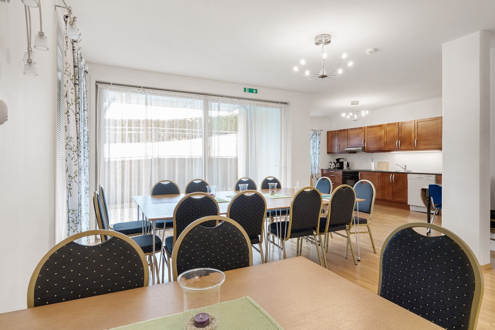 Borettslaget har hyggelig felleslokale som kan leies for kr. 600,- Galleribilde