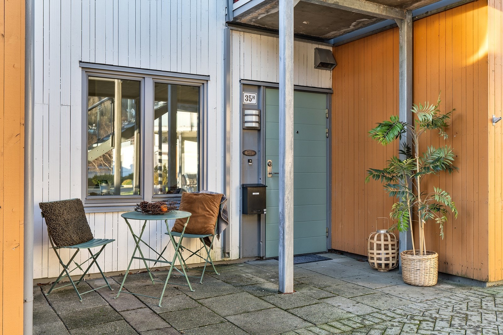 Ved inngangspartiet har man morgen og formiddagssol. Galleribilde