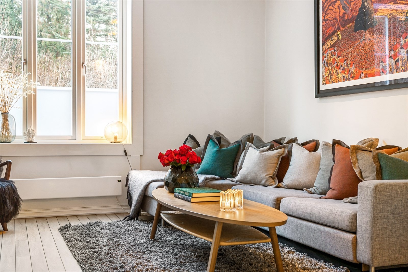 I stuen er det plass til å innrede med en hyggelig sofagruppe med tilhørende møbler. Galleribilde