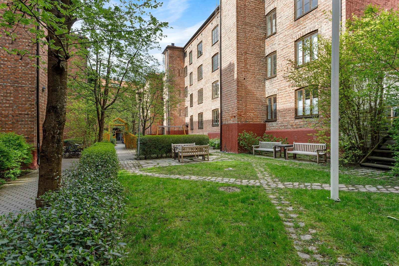 I bakgården blir det kjempekoselig å nyte sommerdager Galleribilde