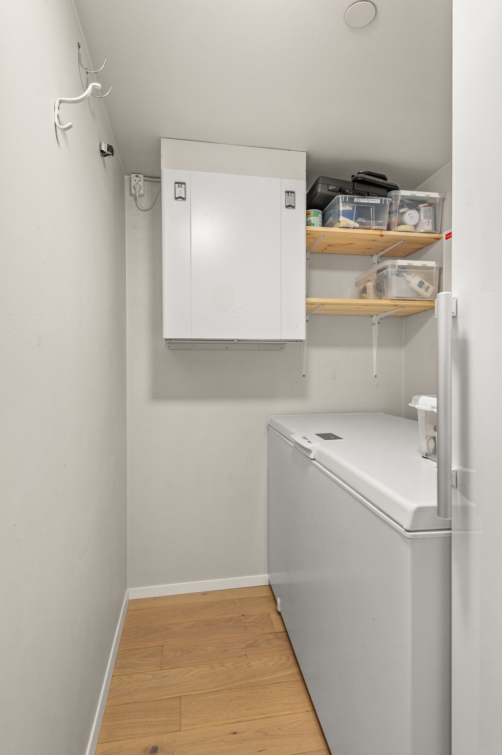 Praktisk innvendig bod med gode oppbevaringsmuligheter. Galleribilde