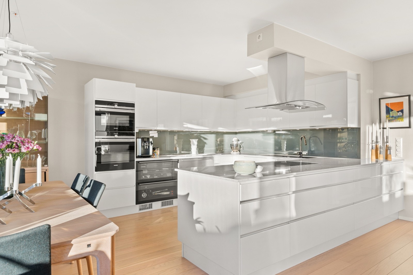 Fantastisk stort kjøkken fra byggeår (2016). Galleribilde