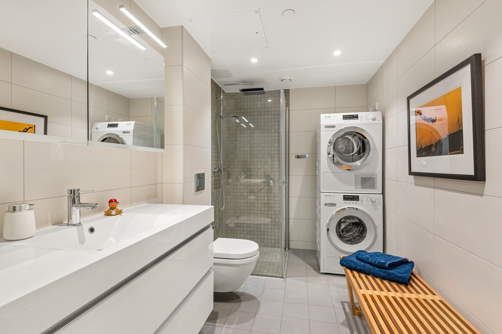 Pent, flislagt baderom fra byggeår (2016). Galleribilde