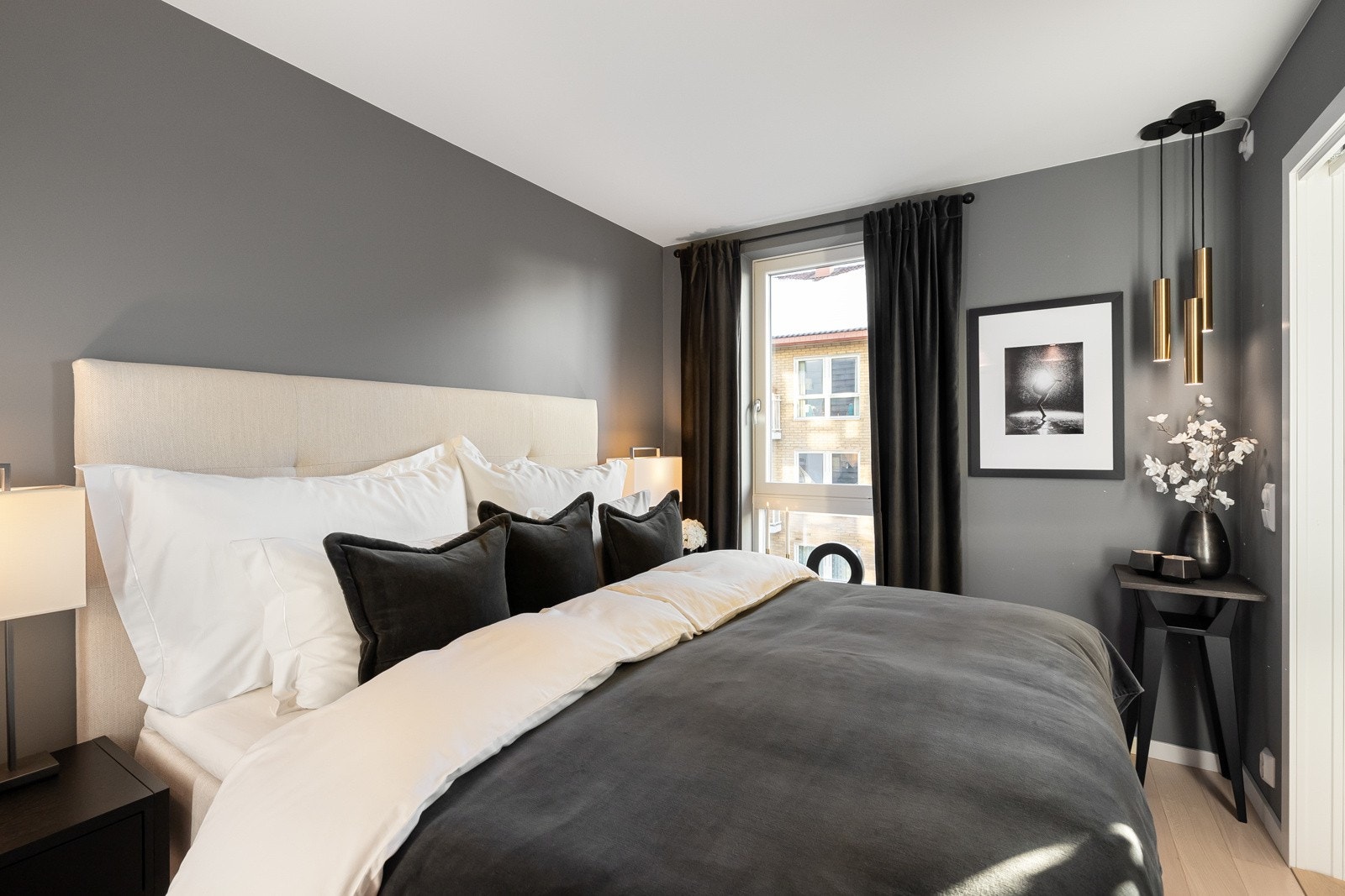 Hovedsoverommet er romslig, med plass til å innrede etter ønske og behov. Galleribilde