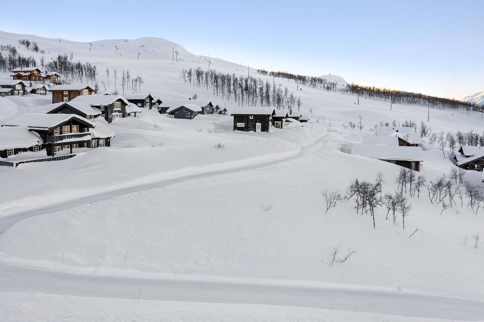 Her har du gangavstand til Vierli turistsenter med kafe, skiutleie og sosiale arrangement, og direkte tilgang til populære turstier sommer som vinter. Galleribilde