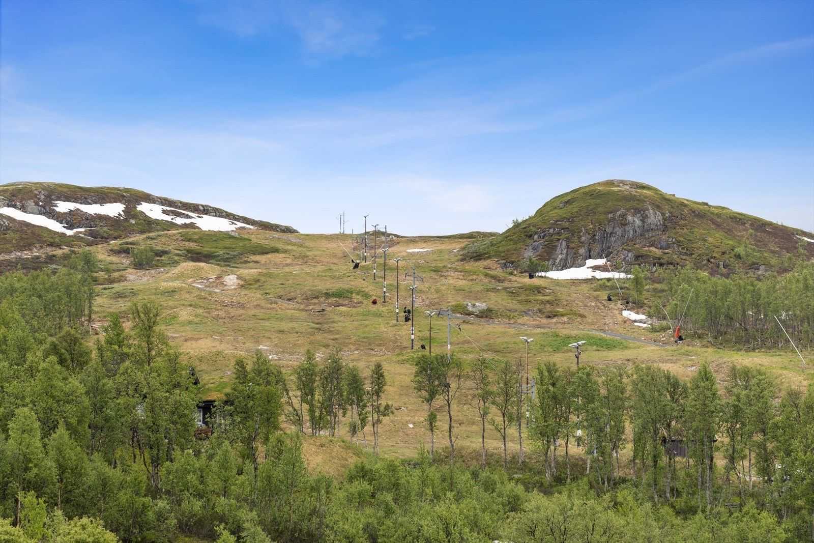 Sommerstid er det flotte turområder rett på utsiden av døren. Galleribilde