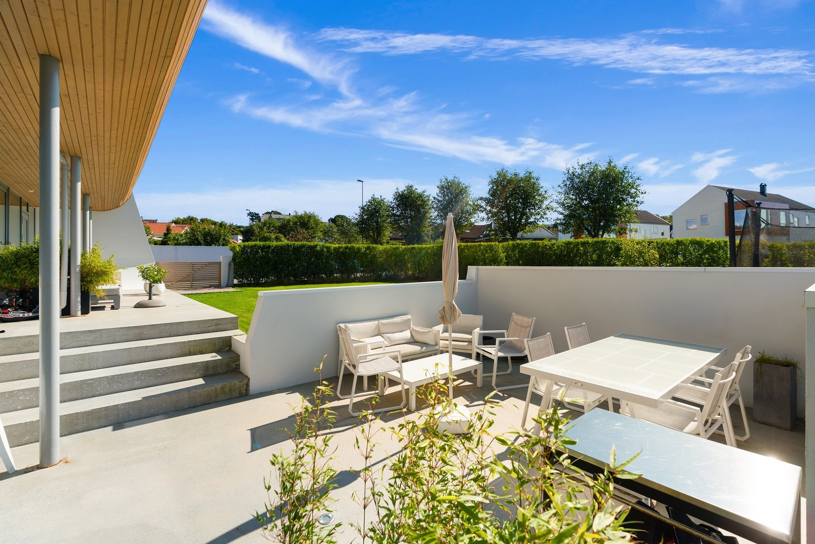 Lun uteplass oppmurt i 2020 Galleribilde