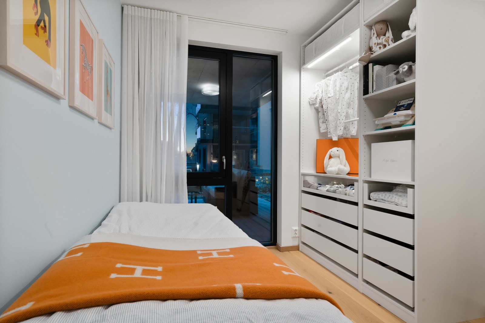 God plass til praktiske garderobeløsninger Galleribilde