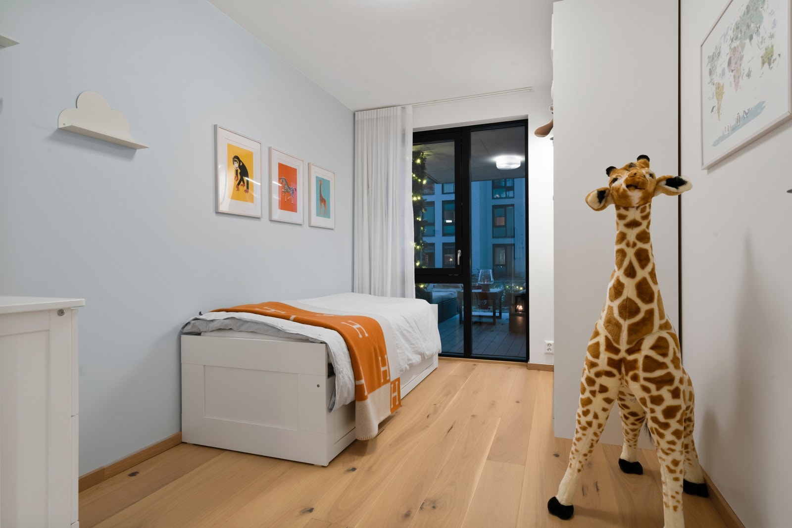 Soverom i lyse & delikate farger Galleribilde