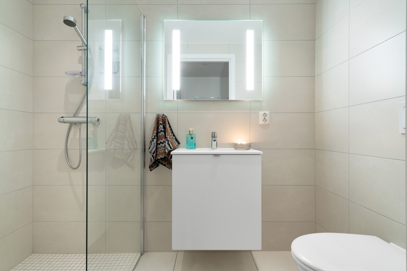 Det andre baderommet inneholder dusjhjørne Galleribilde