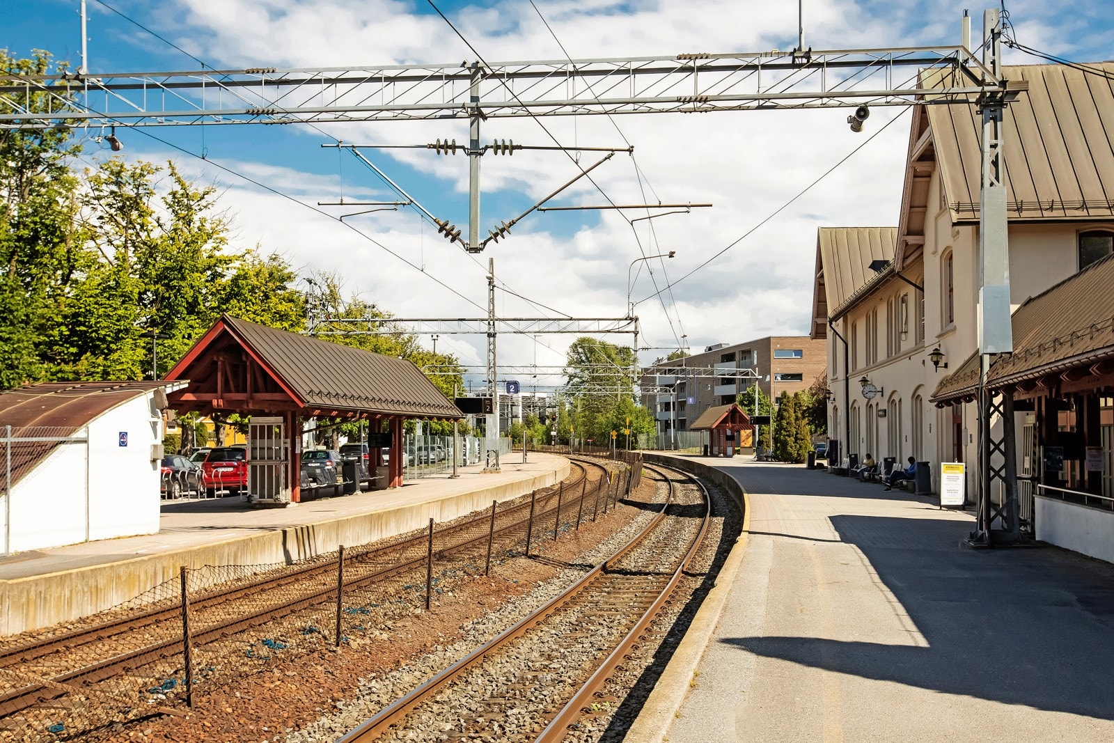Jernbanestasjonen er kun en kort spasertur unna - perfekt for pendleren! Galleribilde