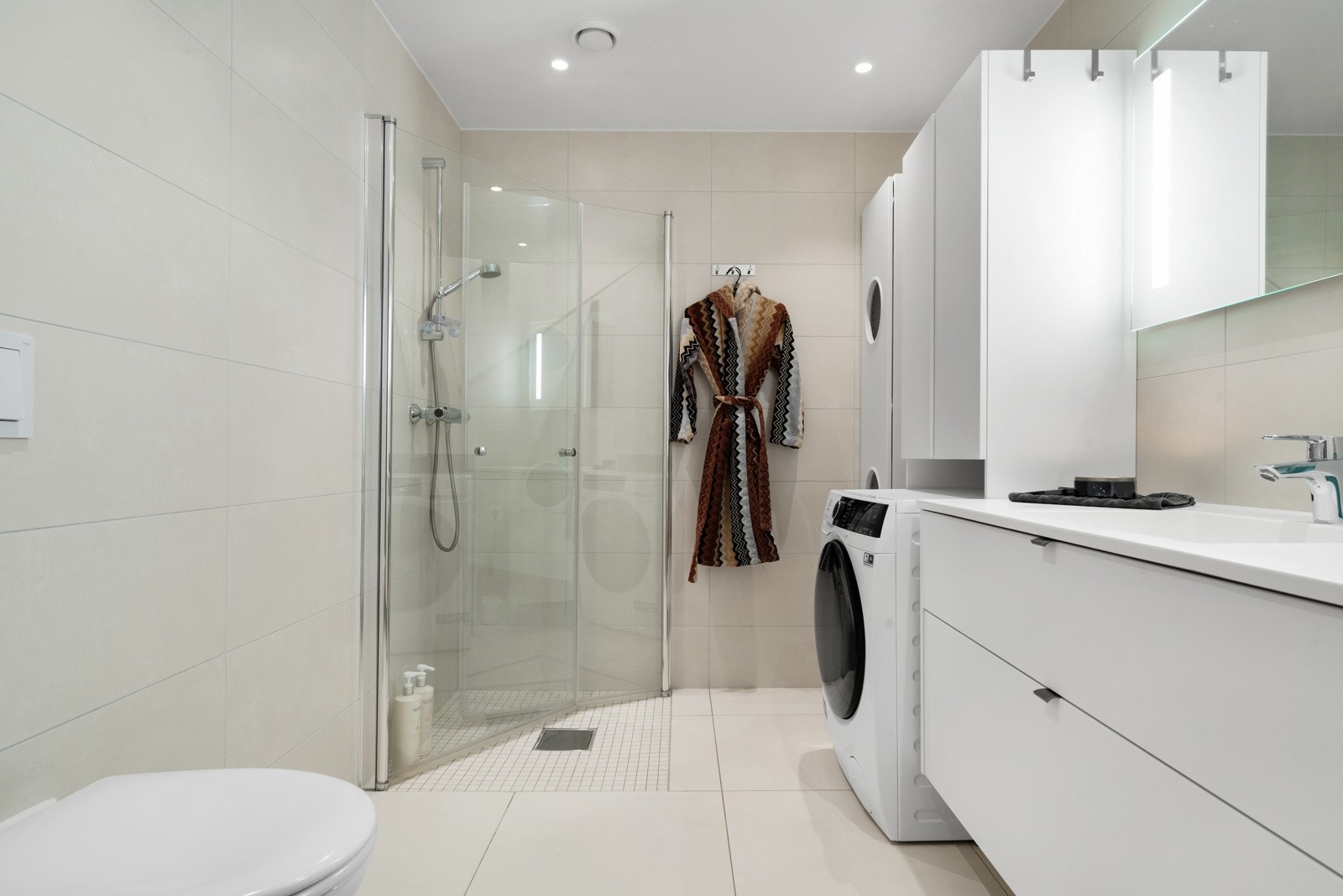 Det største baderommet ligger knyttet til hovedsoverommet Galleribilde