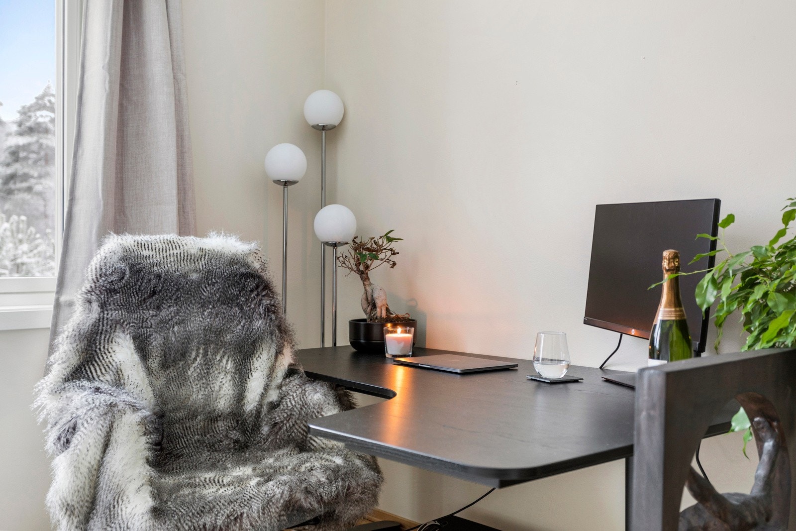 Hybelen er for tiden utleid til en flittig og rolig student. Galleribilde