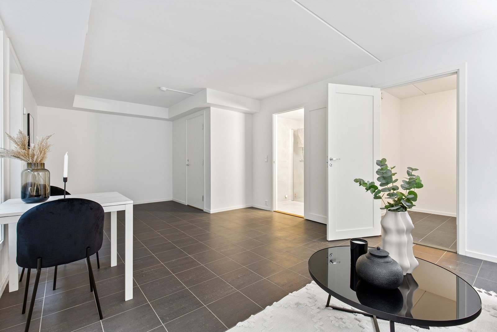 I underetasjen er det lagt opp avløp, klart til en mulig kjøkkenløsning
. Galleribilde