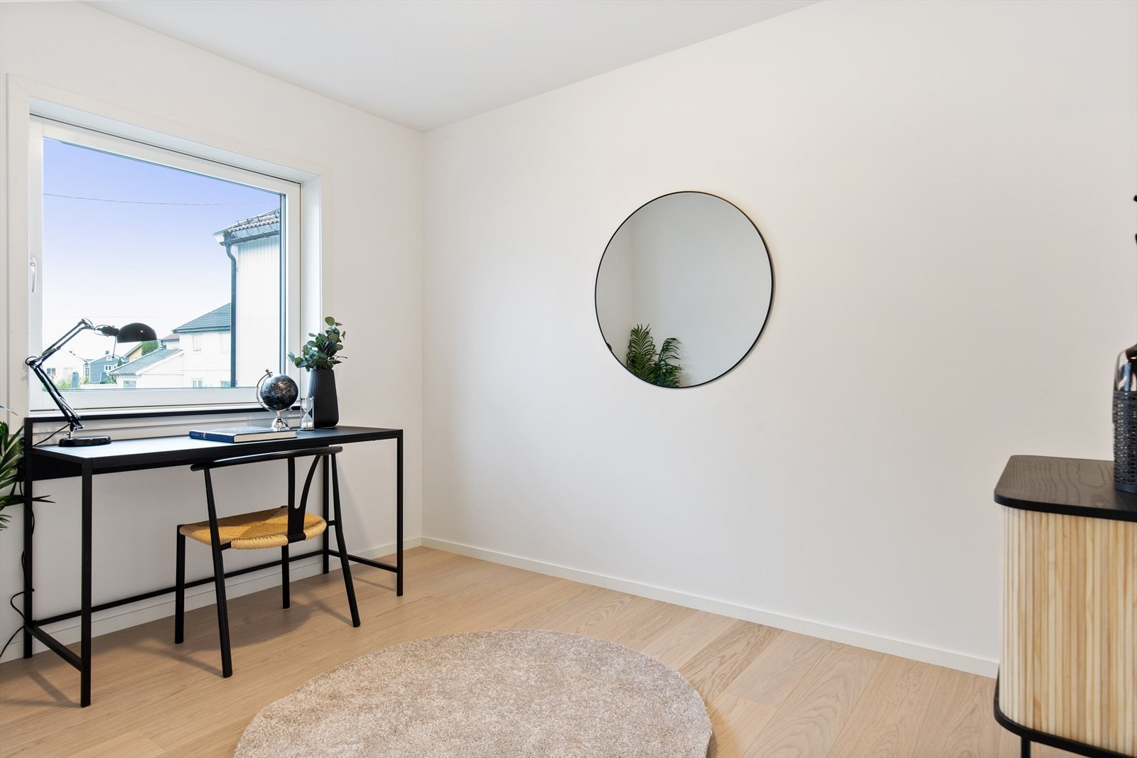 Soverom II i 2. etasje. Det er satt av 60 000,- til garderobeskap som settes der kjøper ønsker. Galleribilde