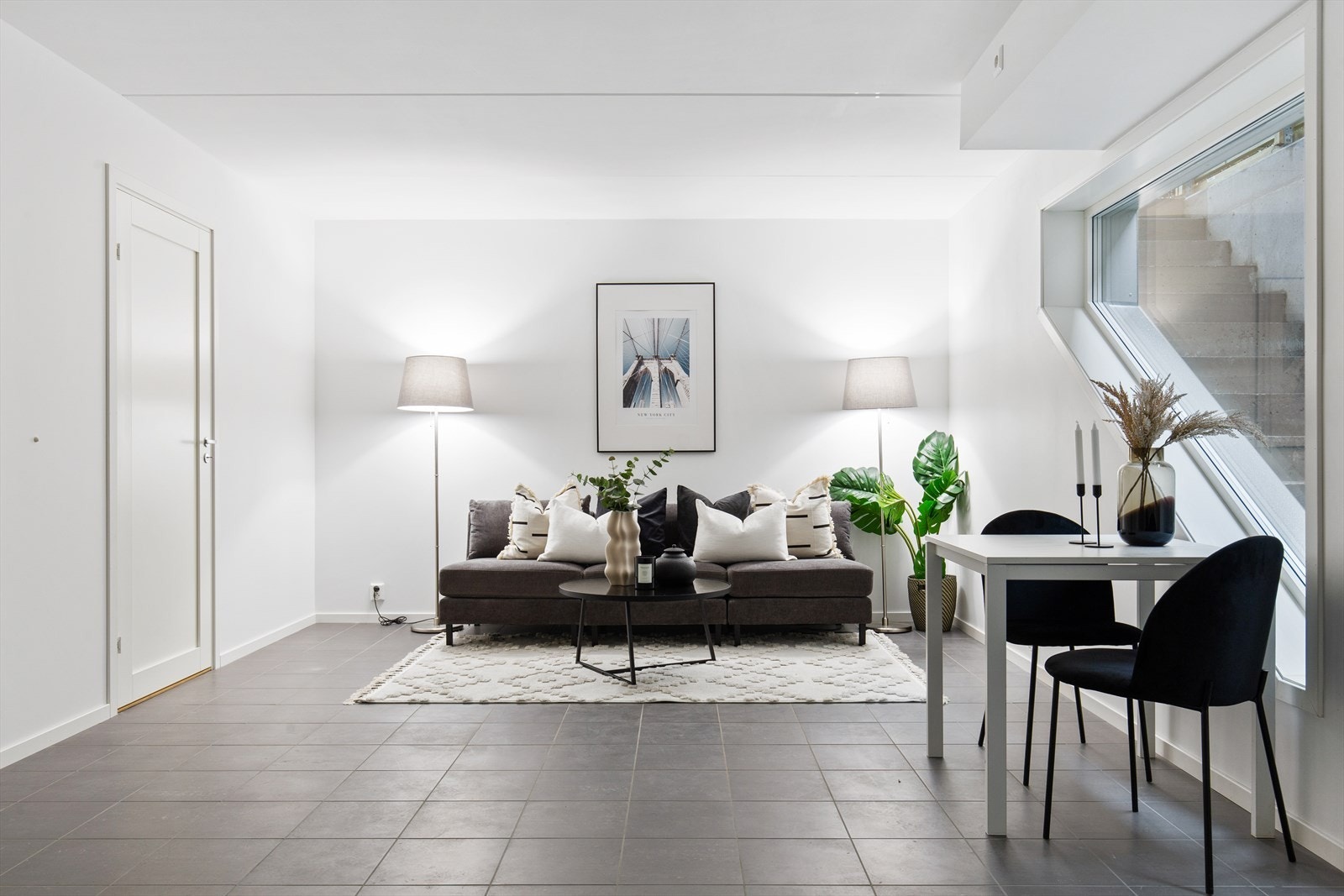 I underetasjen finner man bl.a. kjellerstuen med egen inngang. Kjellerstuen er ikke godkjent for varig opphold. Galleribilde