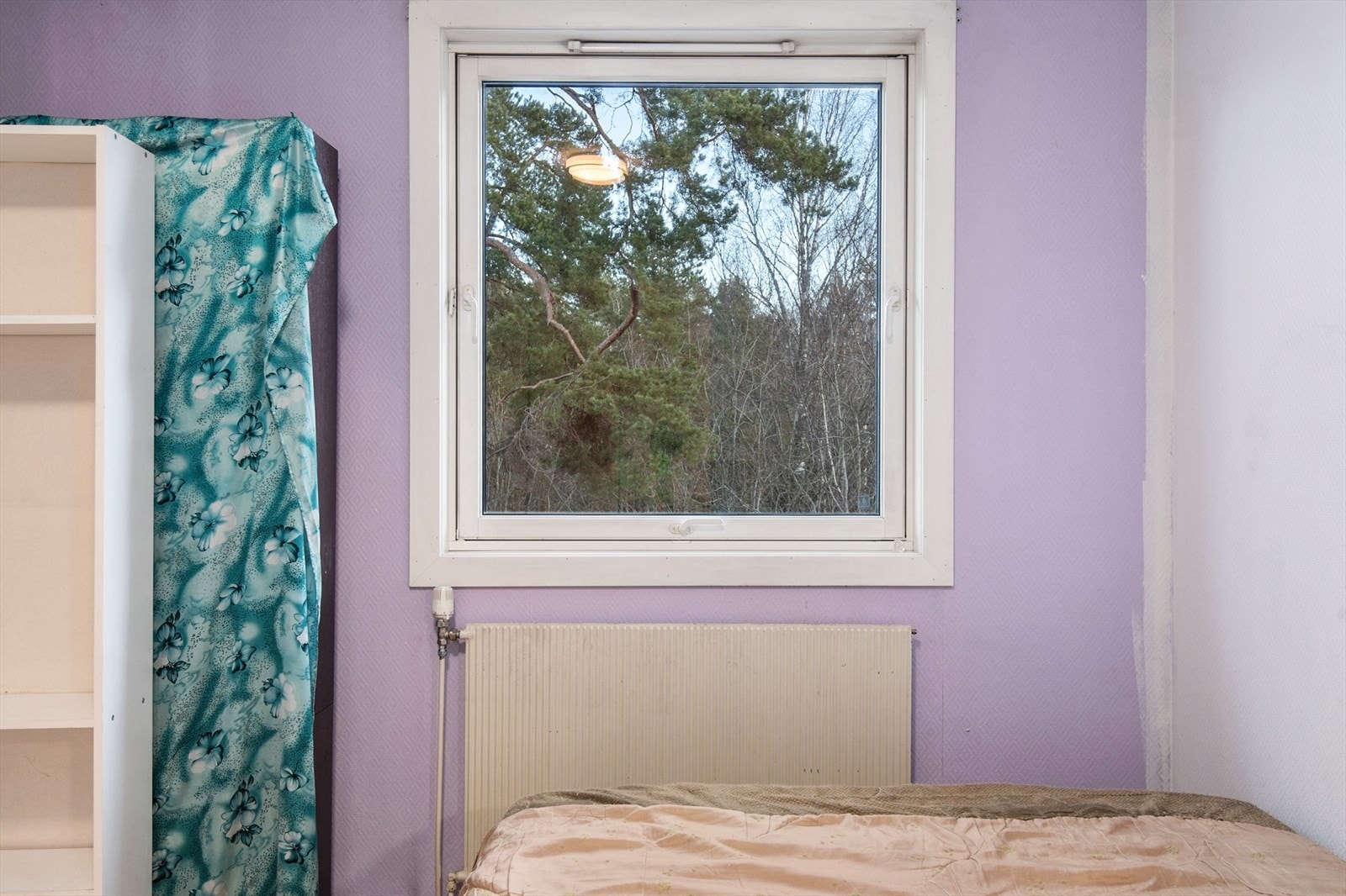 Soverom med grønn utsikt. Galleribilde