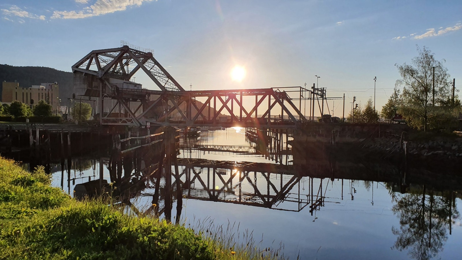 Skansen, med egen togstasjon, parkområde og badeplass ligger bare et steinkast unna. Galleribilde