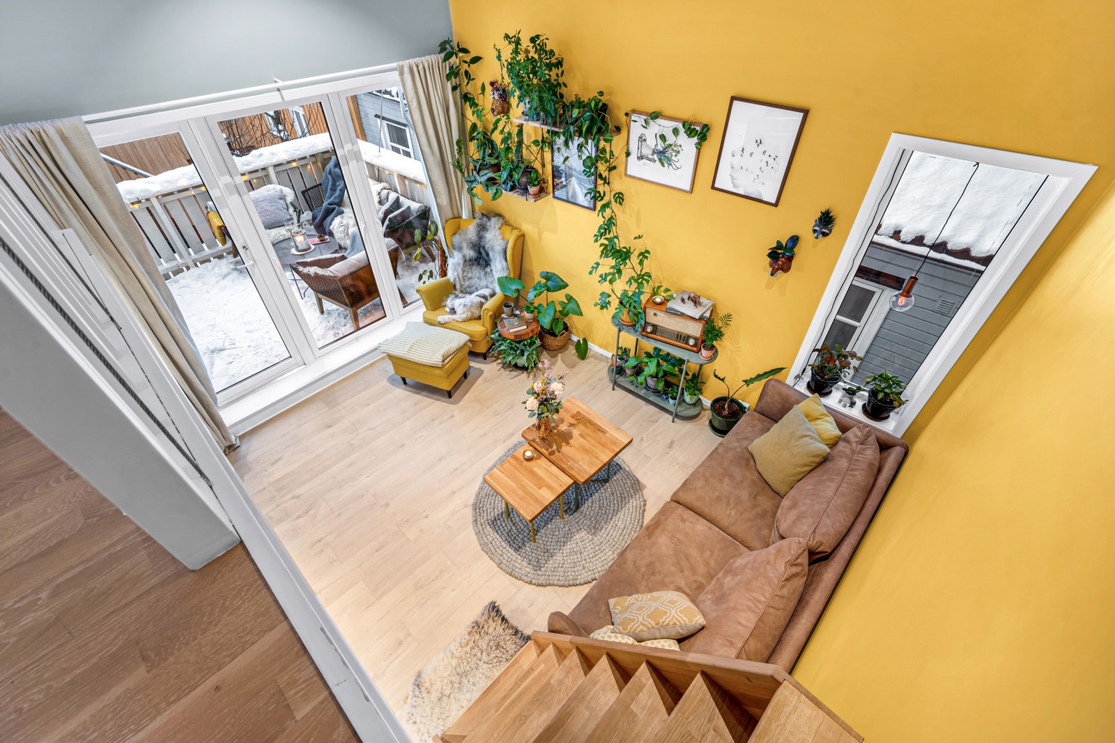 Lyst og moderne 1-stavs laminatgulv ble lagt i 2019 på leilighetens stue/kjøkken og entré. Galleribilde