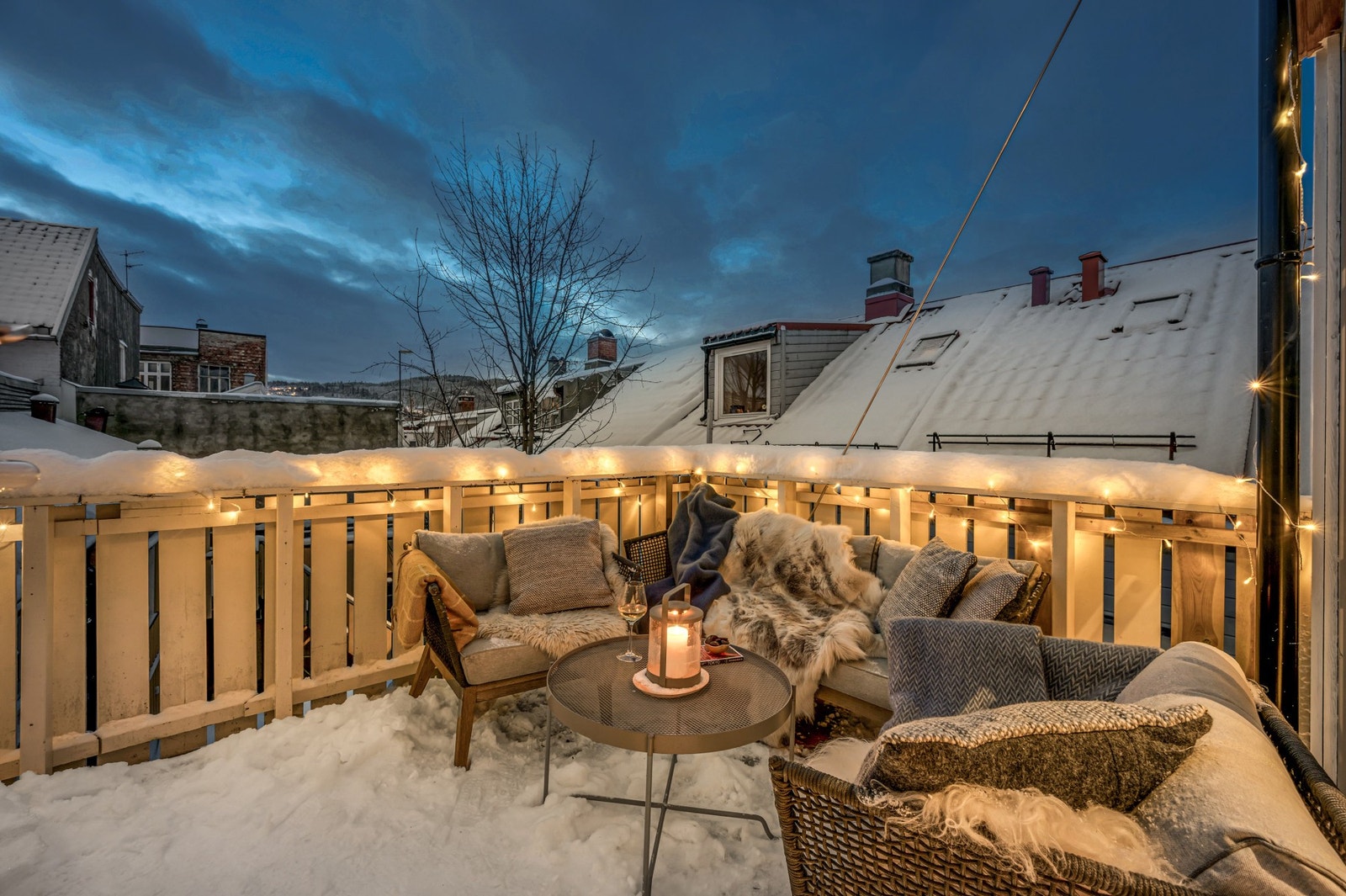 Verandaen er på ca. 8m² og har en skjermet beliggenhet i bakgården. Galleribilde