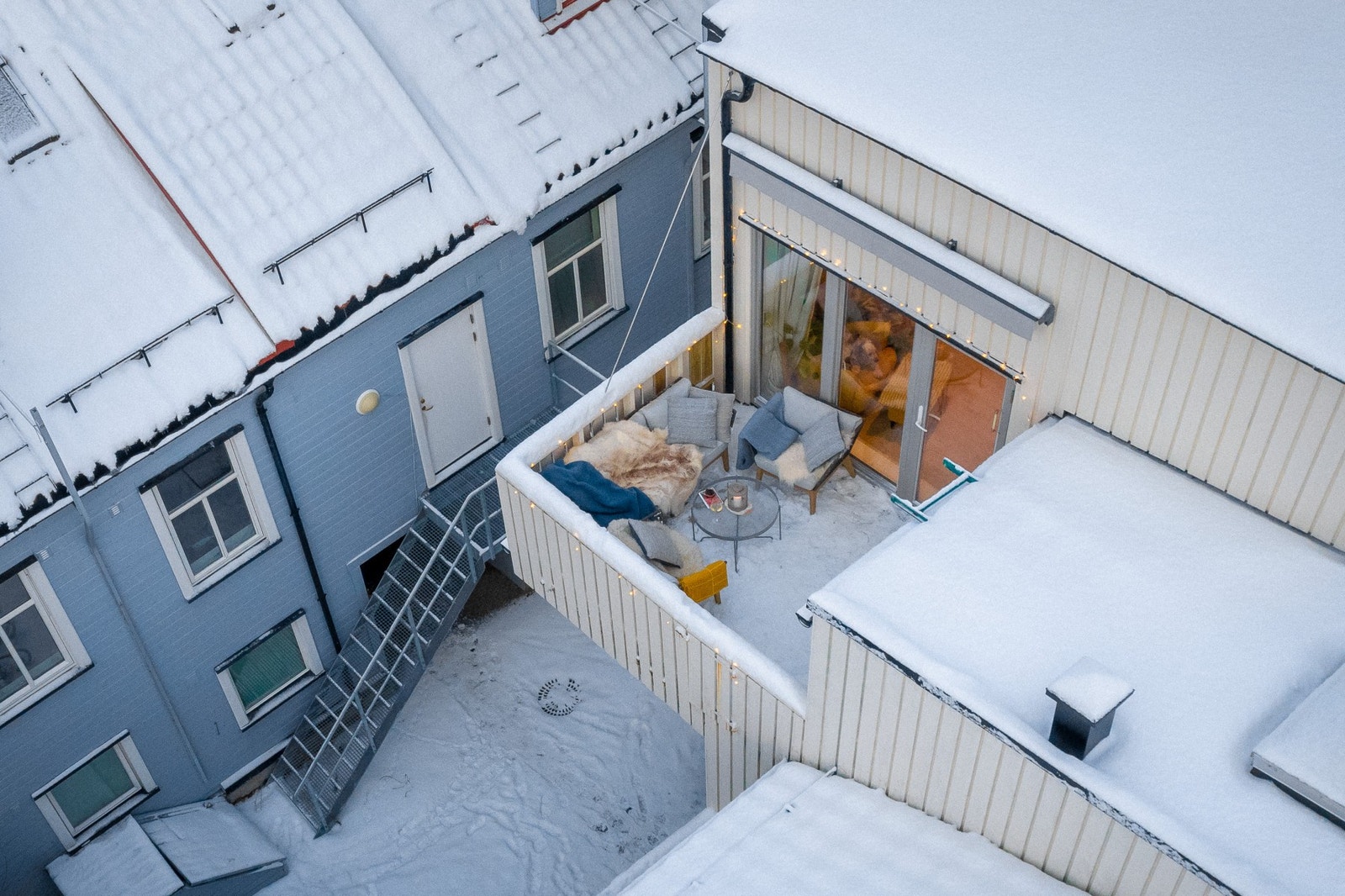 Dronebilde av leilighetens veranda. Galleribilde