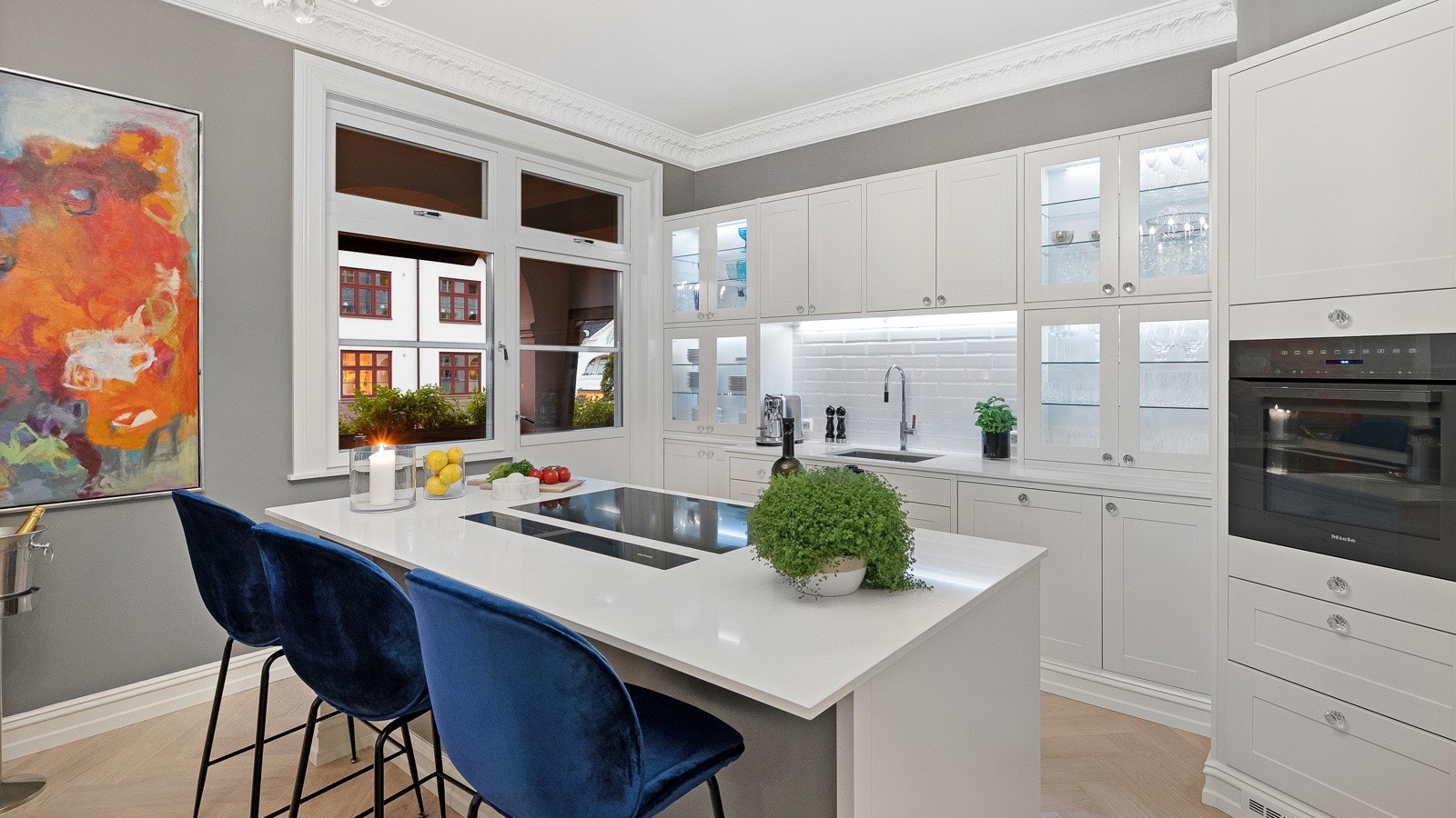 Inspirasjonsbilder fra leiligheten vi solgte i etasjen over. Her ble kjøkkenet etablert i tidligere hovedsoverom Galleribilde