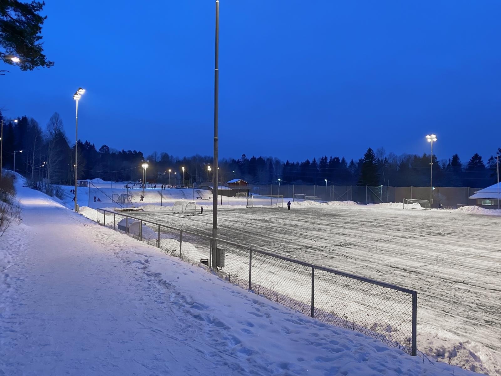 Prinsdal Idrettspark, lysløype, skøytebane mm. Galleribilde