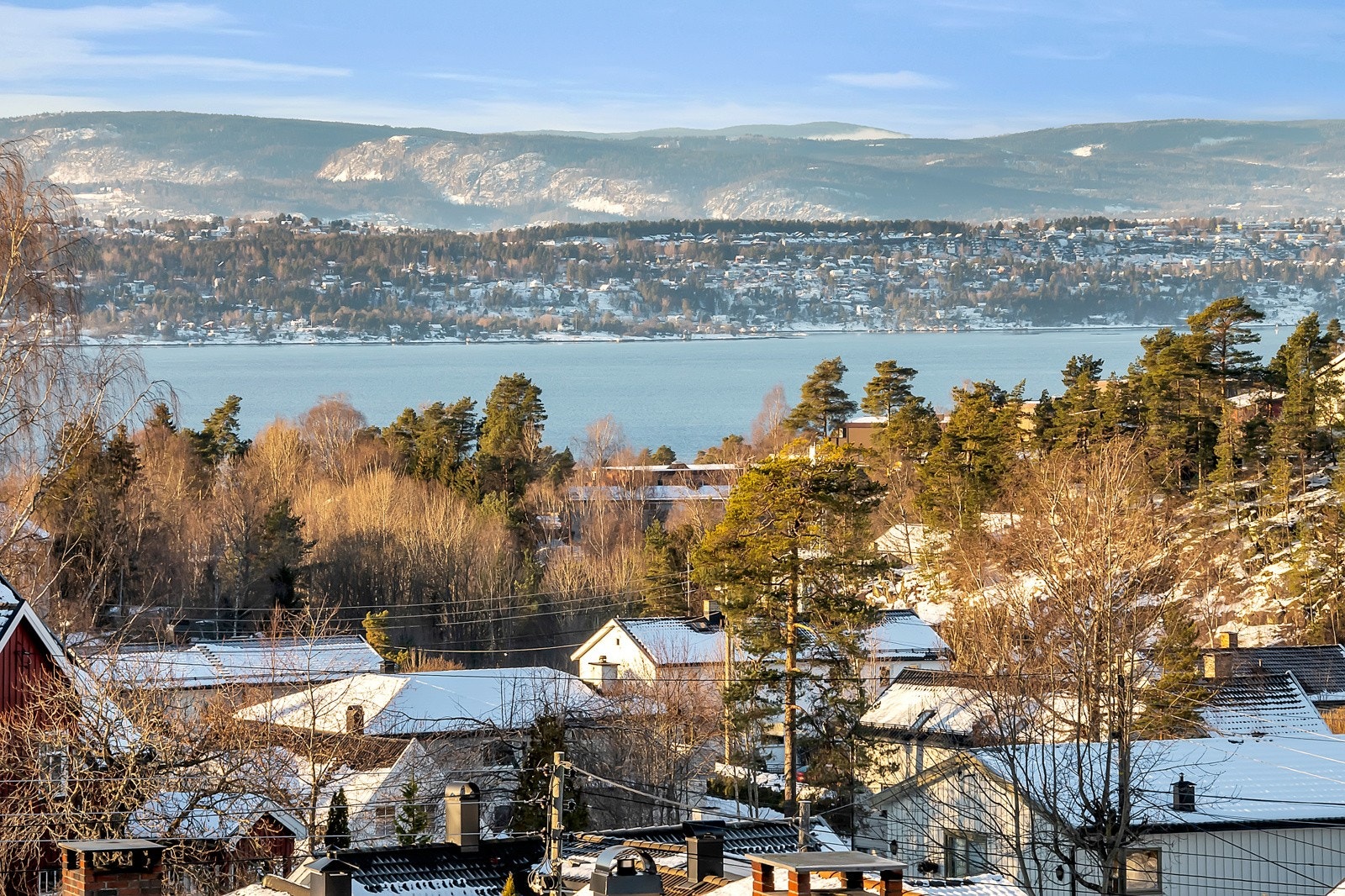 Utsikt fra en av borettslagets uteplasser. Galleribilde