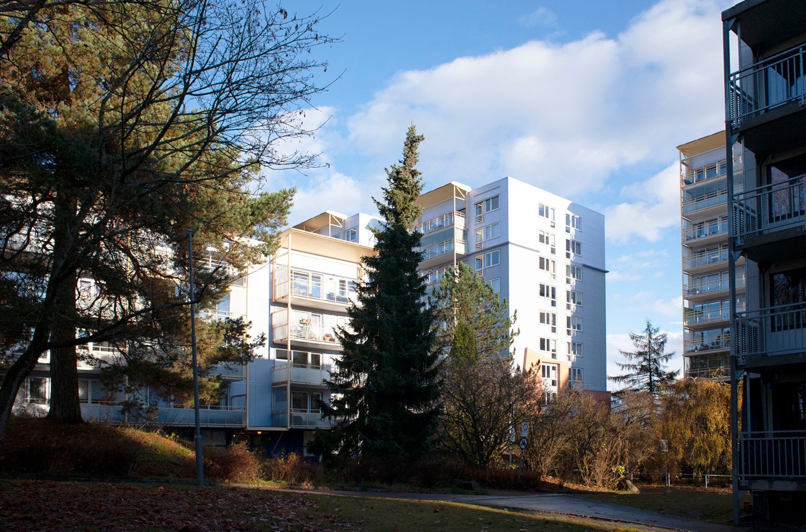 Leiligheten har en attraktiv beliggenhet med gangavstand både Røa sentrum og marka. Galleribilde