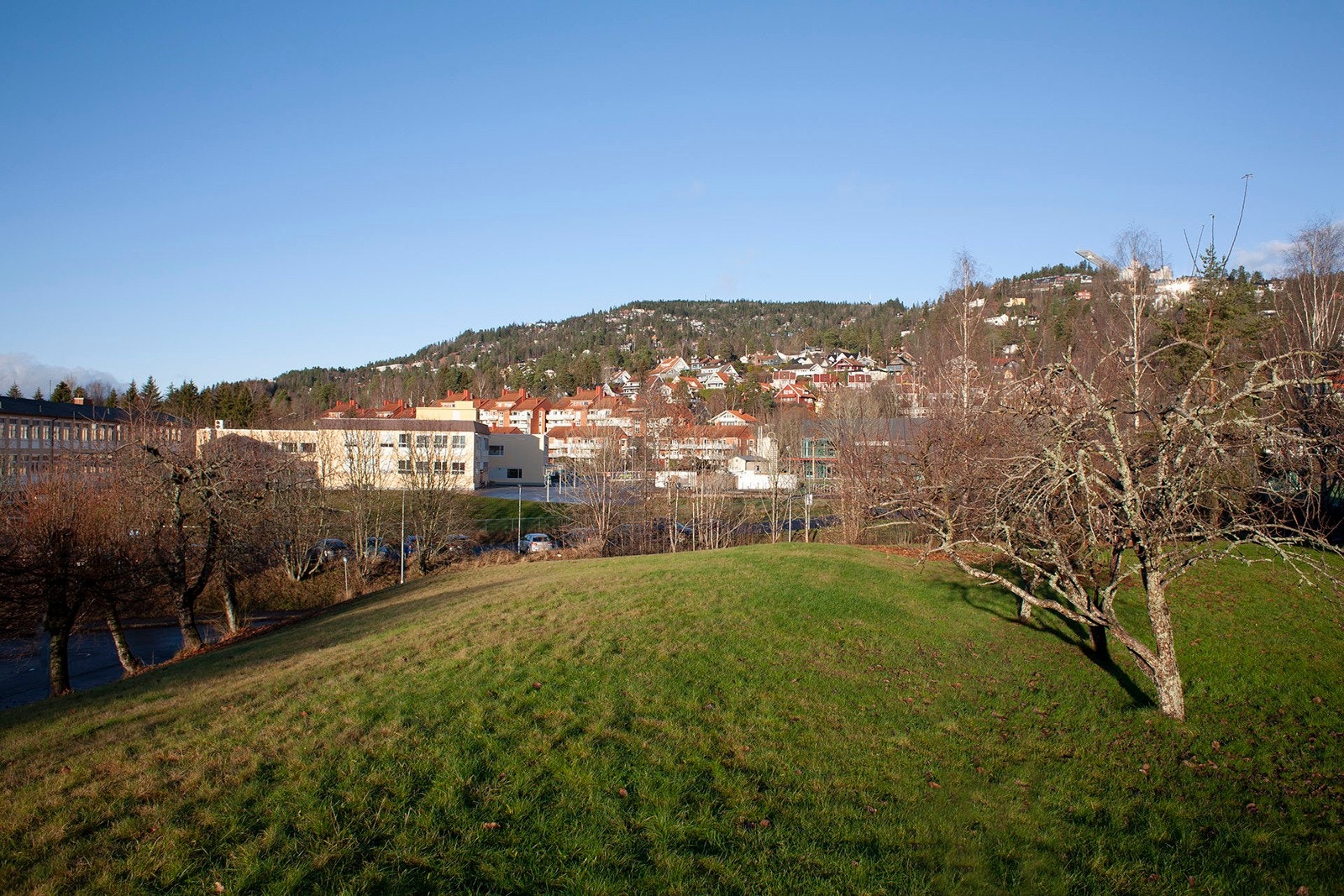 Leiligheten har kort vei til flotte tur- og treningsmuligheter. Galleribilde