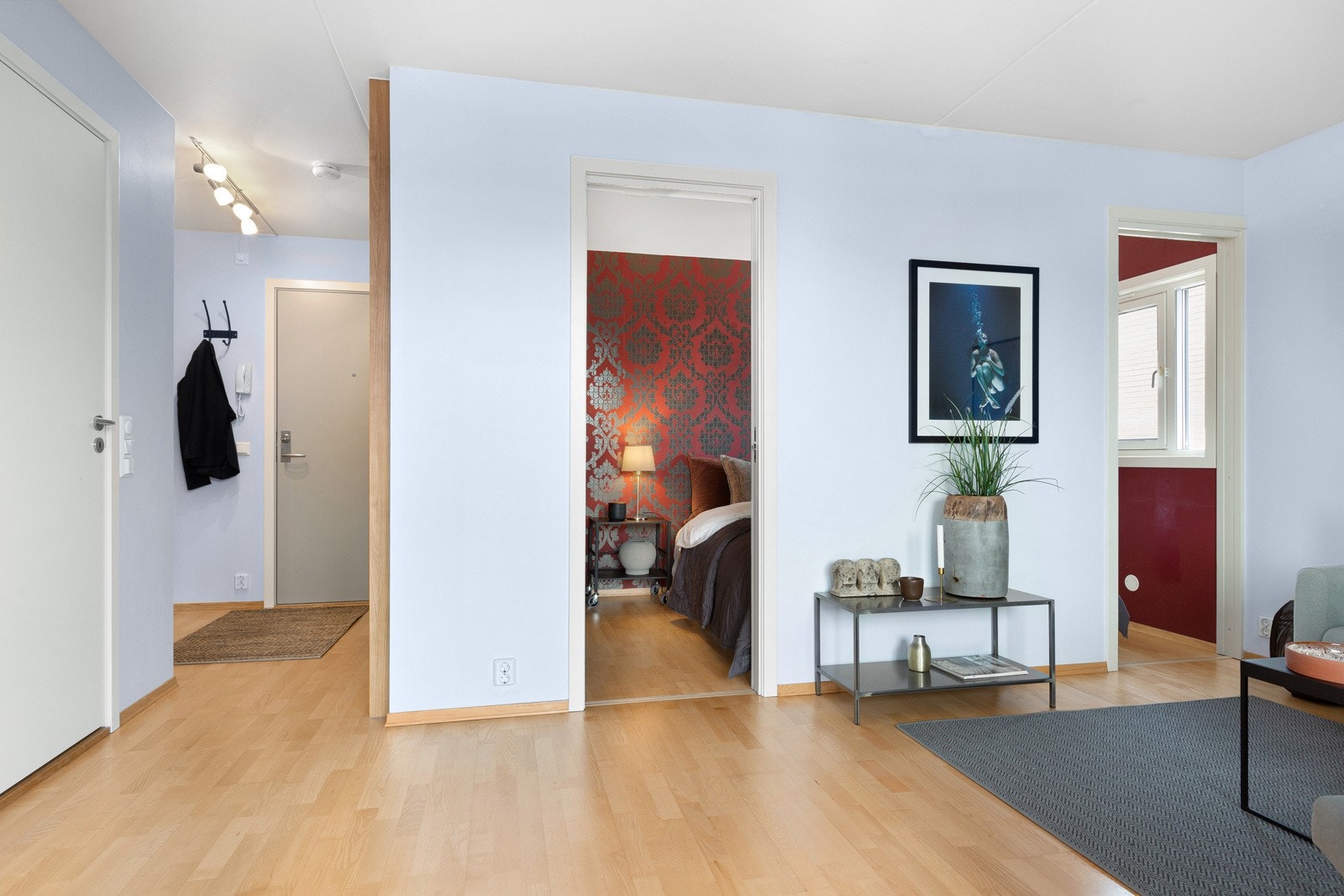 To dører til soverommet Galleribilde