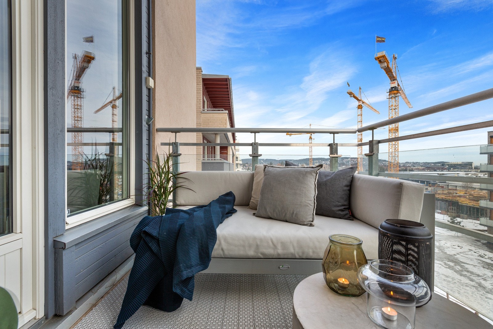 Fra balkongen har du fin utsikt over nærområdet Galleribilde