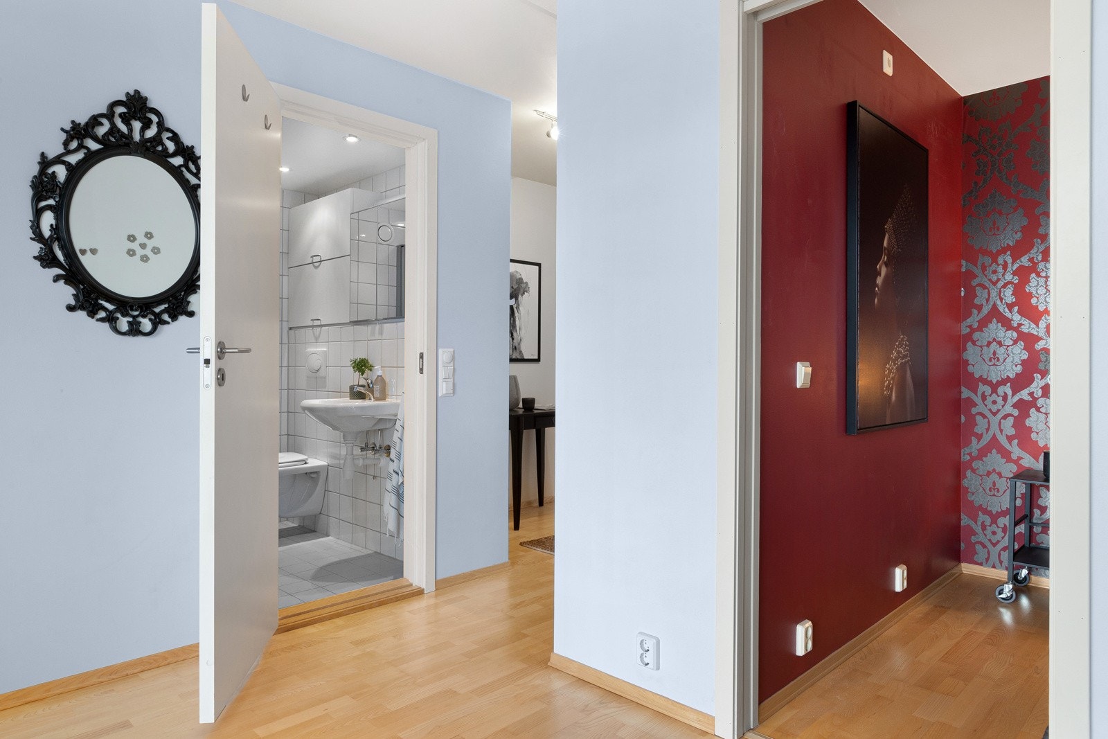 På motsatt side av soverommet finner du badet Galleribilde