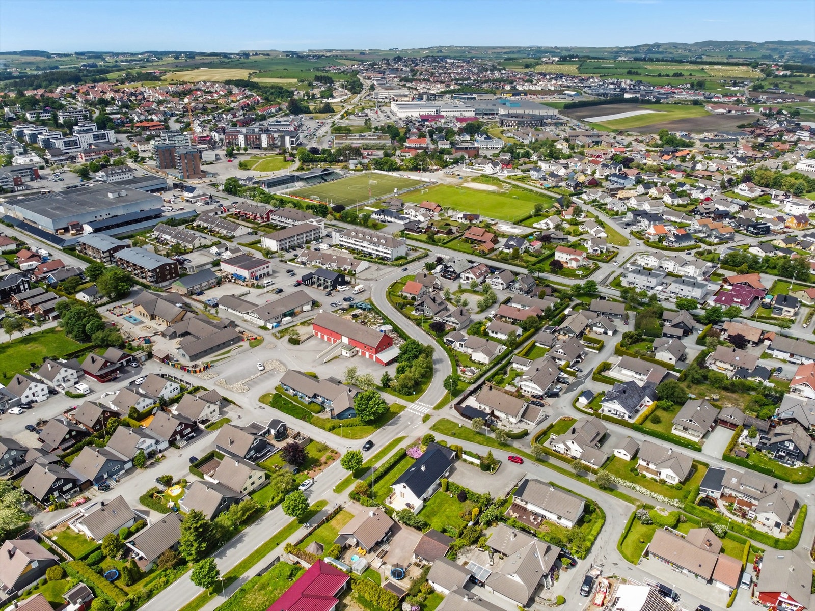 Boligen ligger flott til på Klepp med kort avstand til skoler, barnehager, butikker m.m. Galleribilde