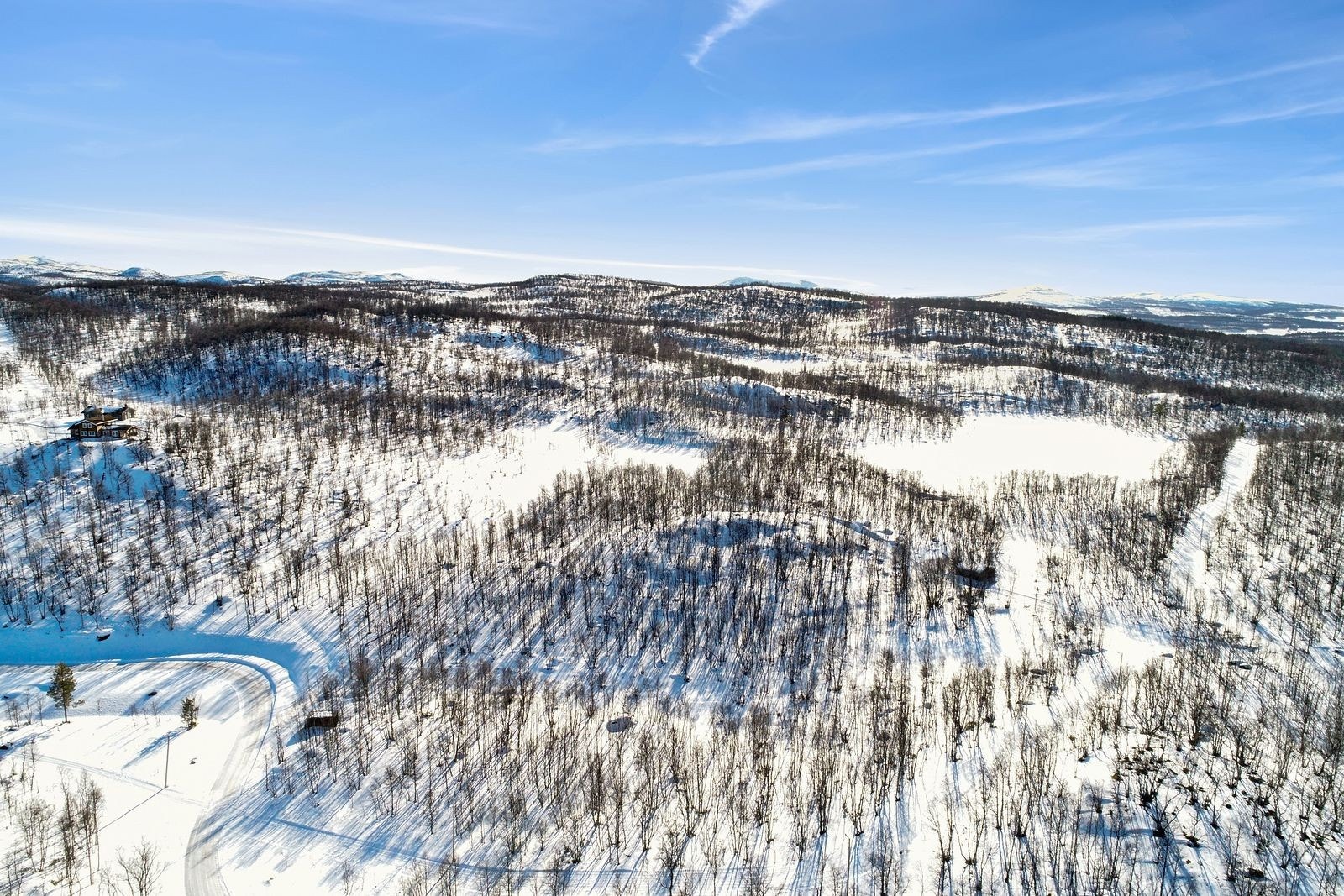 Hver hyttetomt kan bebygges med inntil 3 hus; hovedhytte, anneks og uthus. Galleribilde