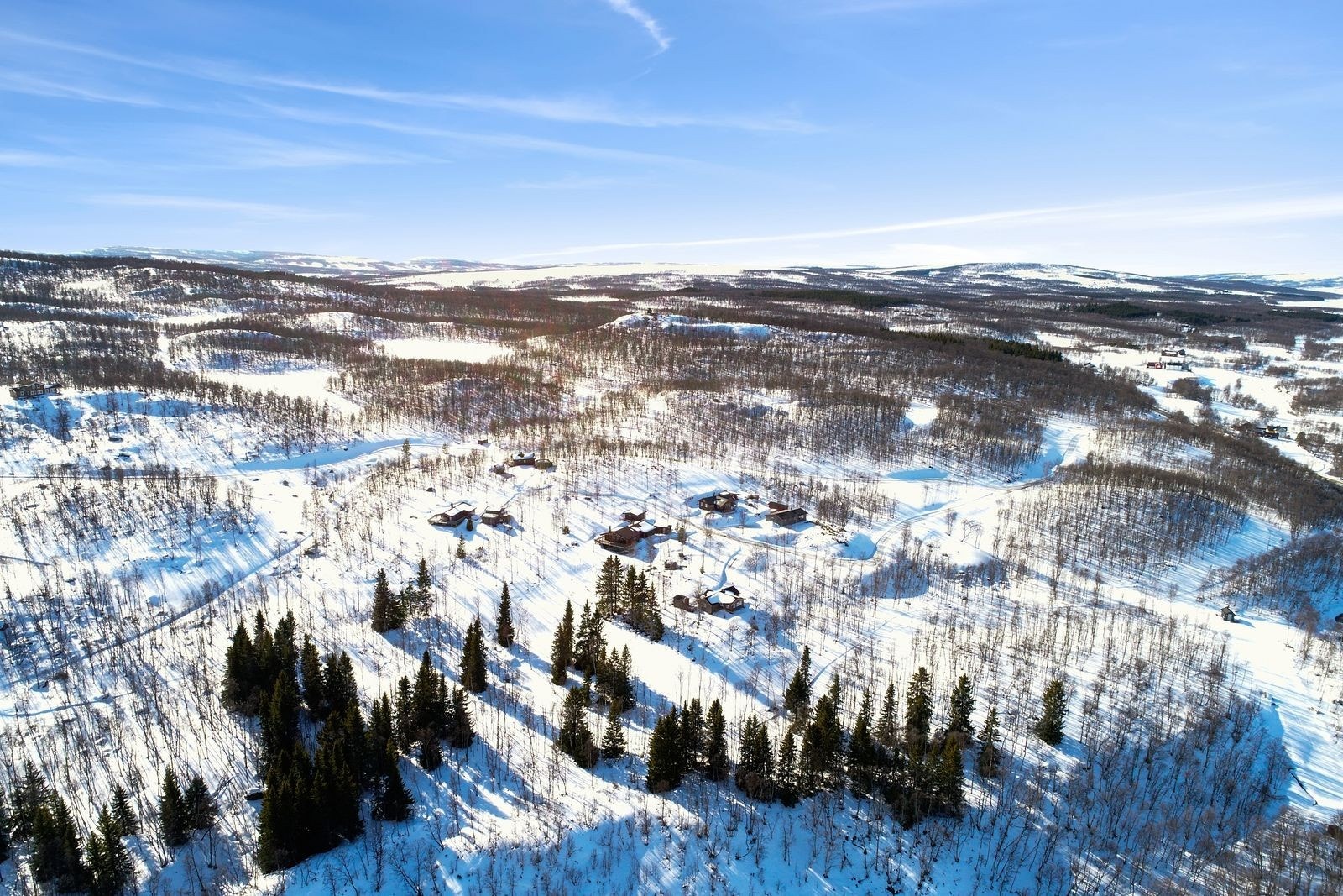 Område er omkranset av flott helårs turterreng. Vinterstid passerer skiløypa rett ved feltet. Galleribilde