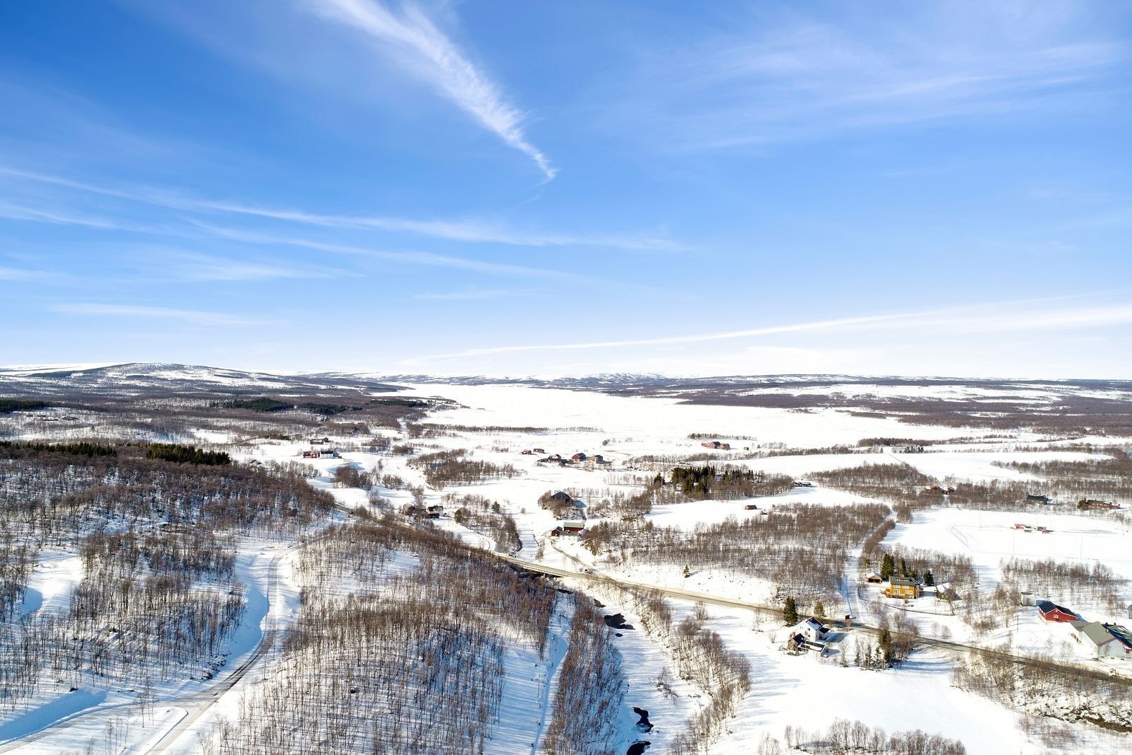 Fra feltet har man utsikt mot Aursunden. Galleribilde