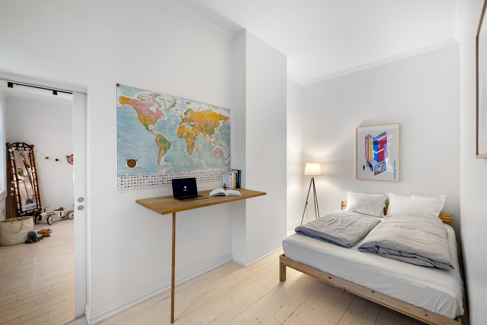 Rommet er i dag innredet som soverom og kontor. Galleribilde
