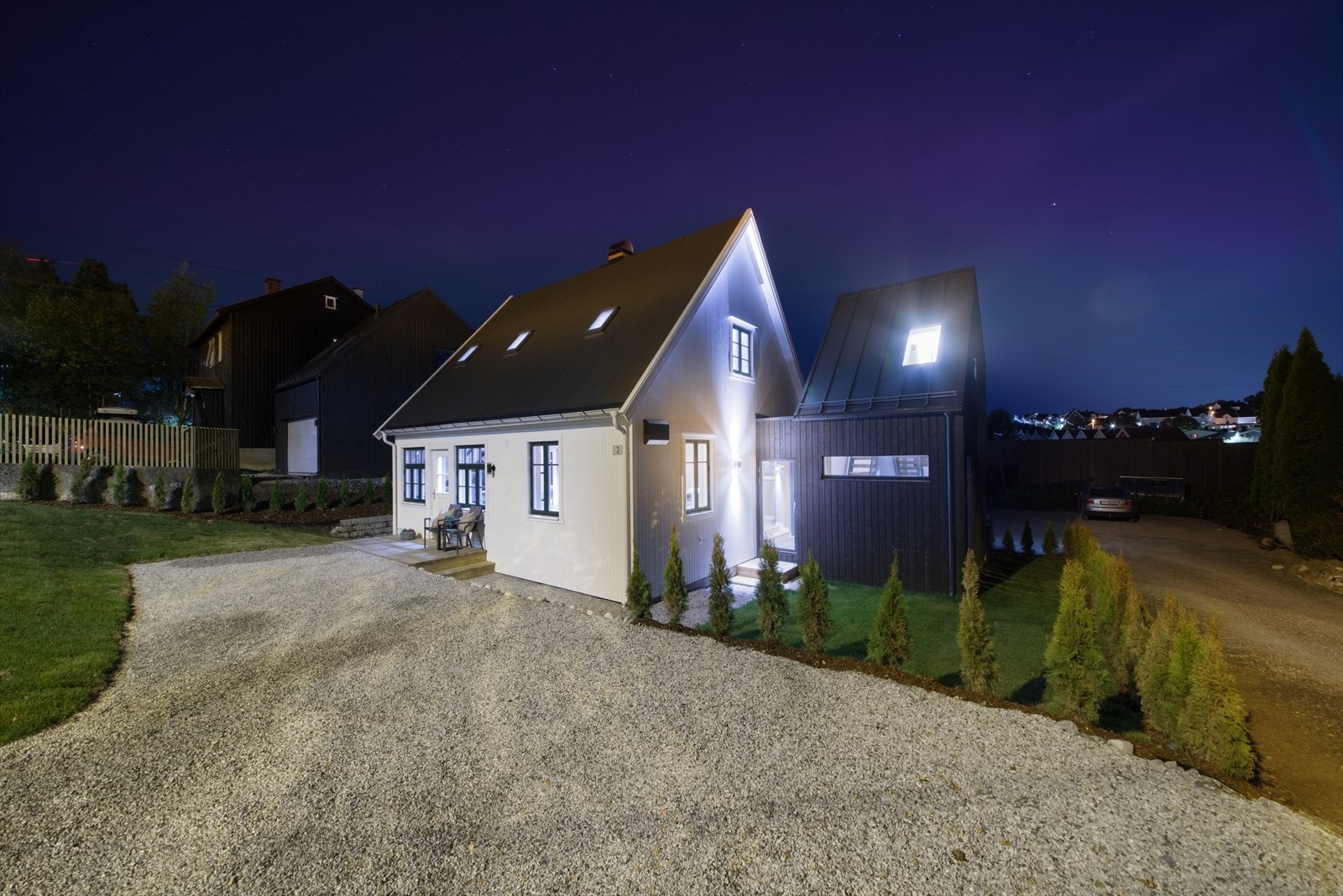 Taket er totalrenovert iht. prosjektering. Isolert med malte gipsplater innvendig og papptekking utvendig fra 2021 Galleribilde