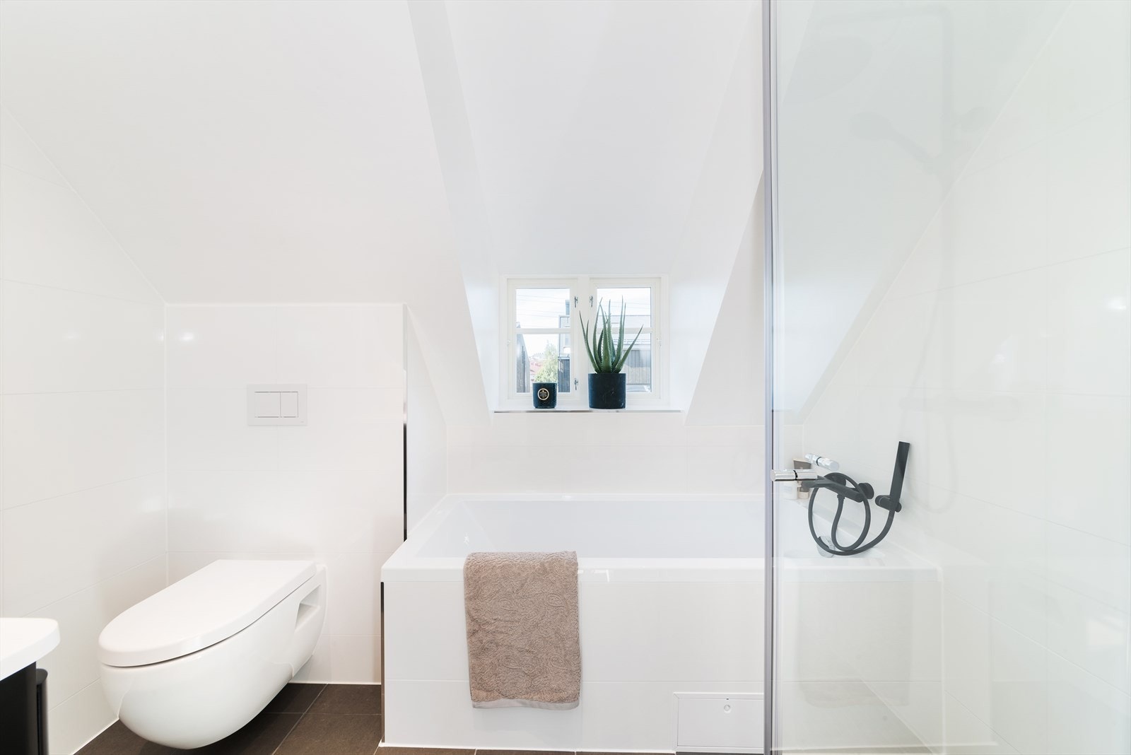 Begge baderommene har varme i gulv Galleribilde