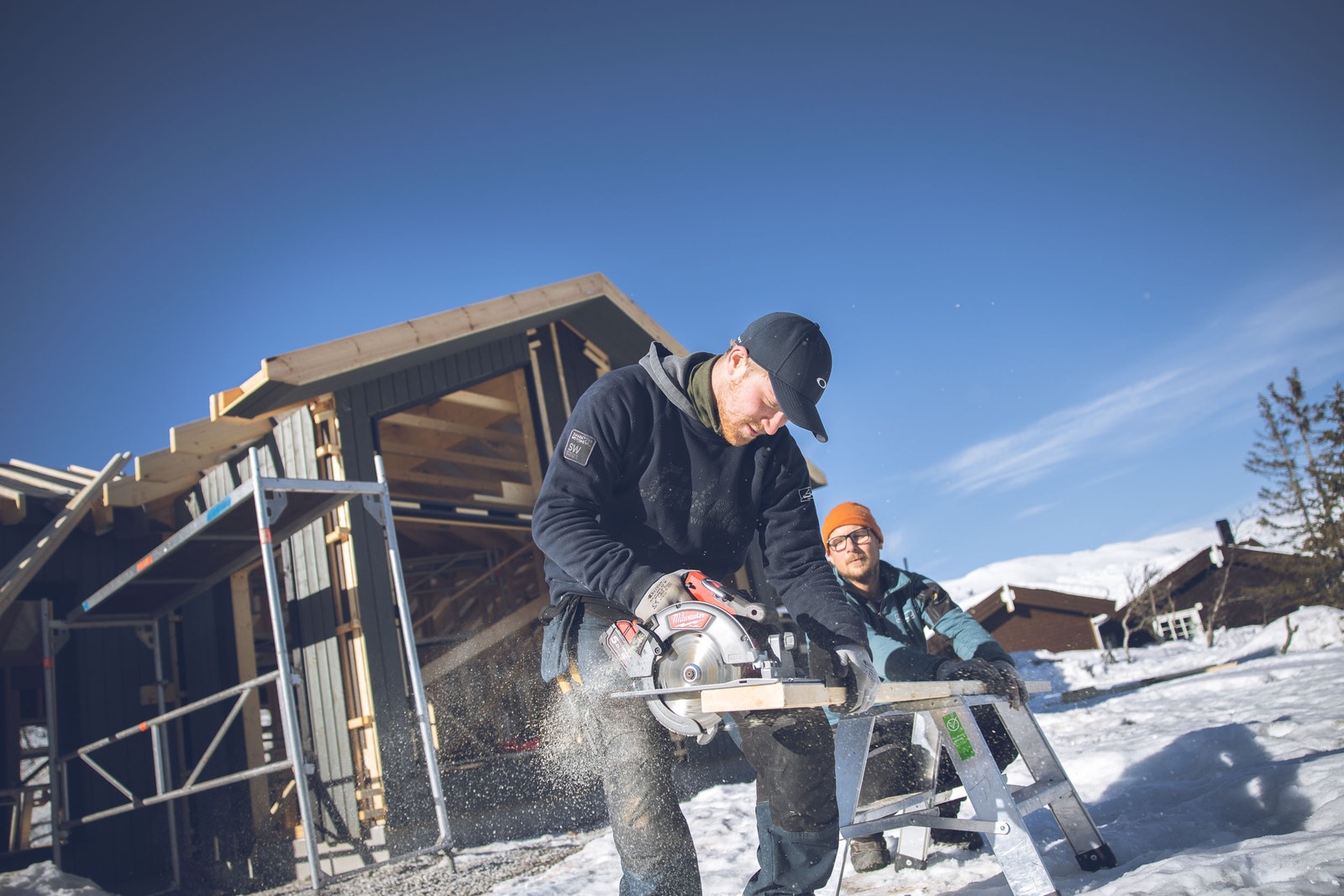 Våre hytter bygges av lokale håndverkere Galleribilde